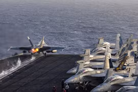 Tàu sân bay USS Abraham Lincoln được triển khai ở Trung Đông.