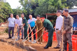 Khởi công xây nhà tình nghĩa cho gia đình Thượng sĩ Kpă Thiêp