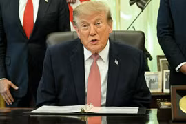 Tổng thống Trump gia tăng sức ép với Ukraine về đàm phán hòa bình