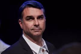 Hậu bầu cử Brazil: Ông Flavio Bolsonaro bị yêu cầu nộp hộ chiếu, đảng đối lập công nhận kết quả